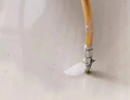 普宁瓷砖空鼓维修公司专业解答在瓷砖铺贴过程中，如果使用的砂料过粗（如全部使用了粗砂），可能会导致以下问题
